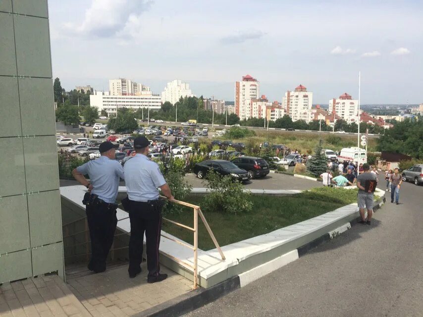 Белгород страдает. Харьковский пер 36д Белгород. Харьковский переулок Белгород. Харьковский переулок 36а Белгород. Пер Харьковский 36 д.