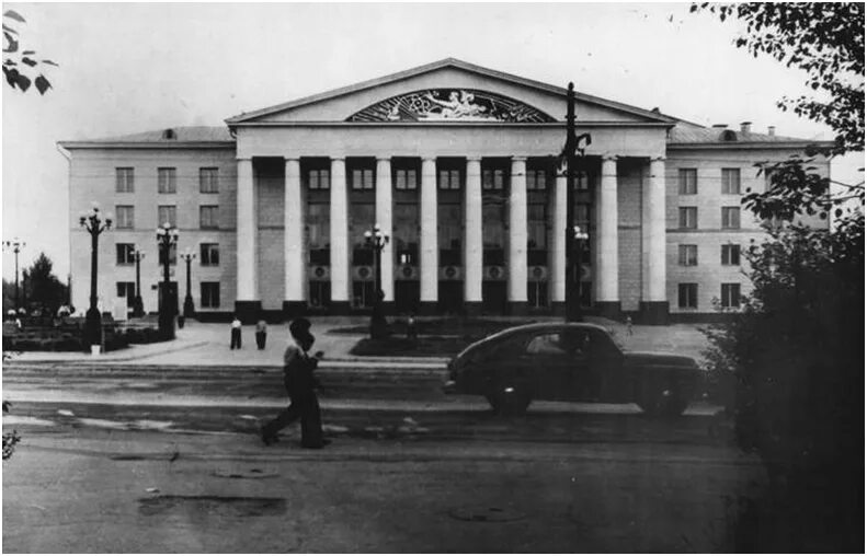 дворец кирова , в ленинграде. кирова 9 воткинск. костино королёв кинотеатр. дк кирова кинотеатр. цой в 1986 году.