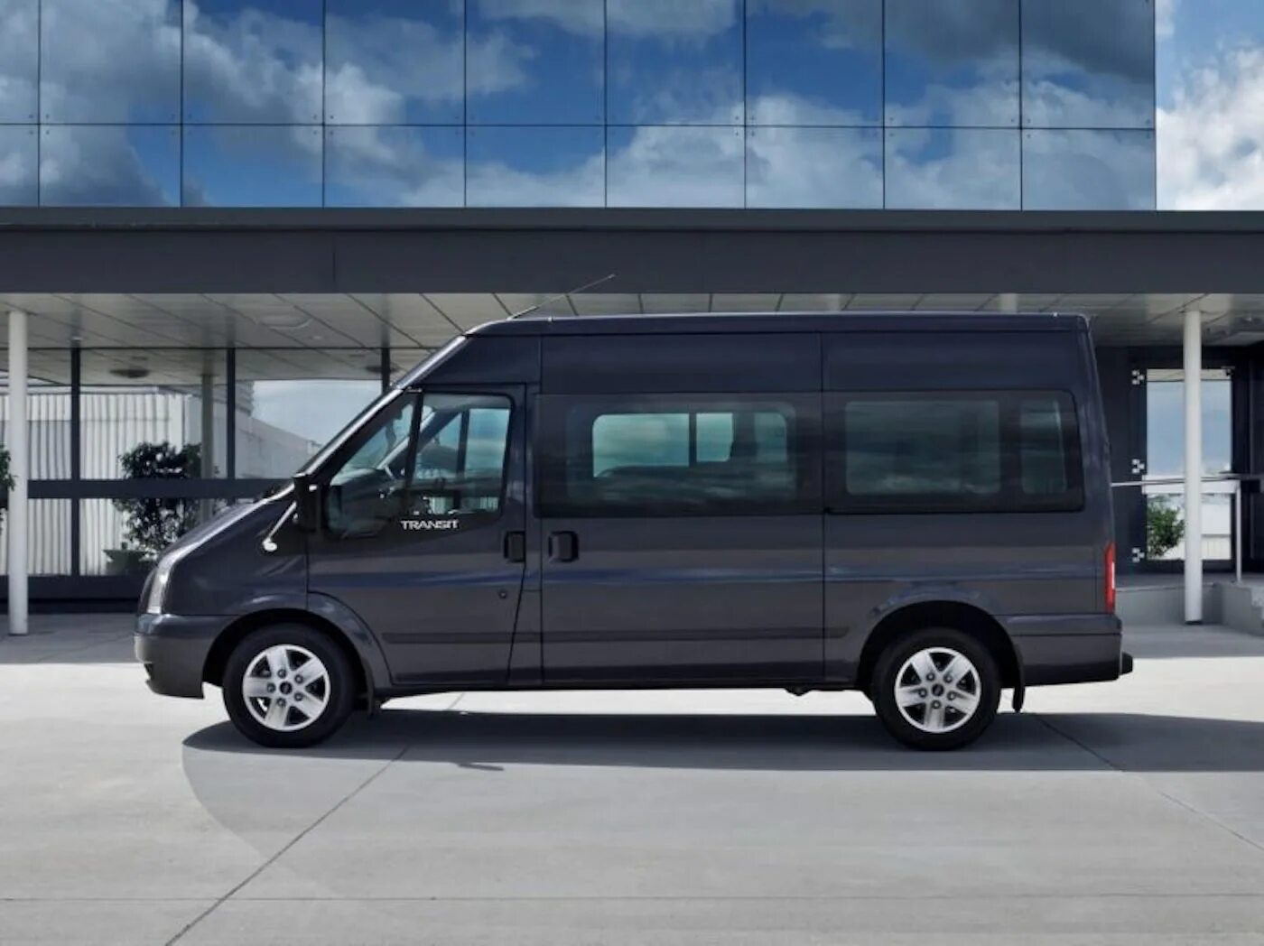 Форд Транзит Комби 2011. Ford Transit пассажирский 2010. Ford Transit Kombi 2011. Ford Transit 2011 микроавтобус.