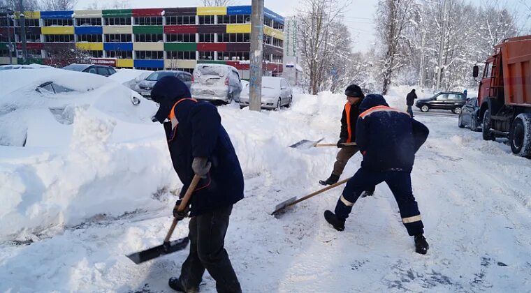 Дворник караганды. Дворник в селе. Дворник. Дворник. Щетка стеклоочистителя камаз 500мм.