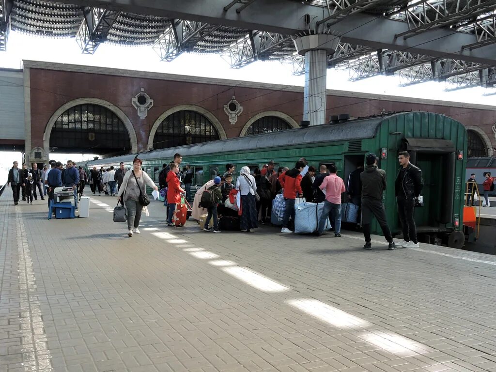 Вокзал худжанд. Жд вокзал душанбе. Станция худжанд таджикистан. Худжанд станция жд. Жд вокзал худжанд.