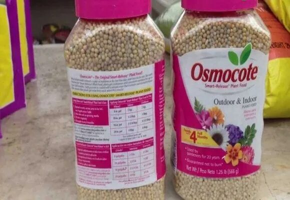 Осмокот для петуньи. Осмокот bloom для петуний. осмокот удобрение для петуний. пролонгированное удобрение осмокот. удобрение осмокот для цветов.