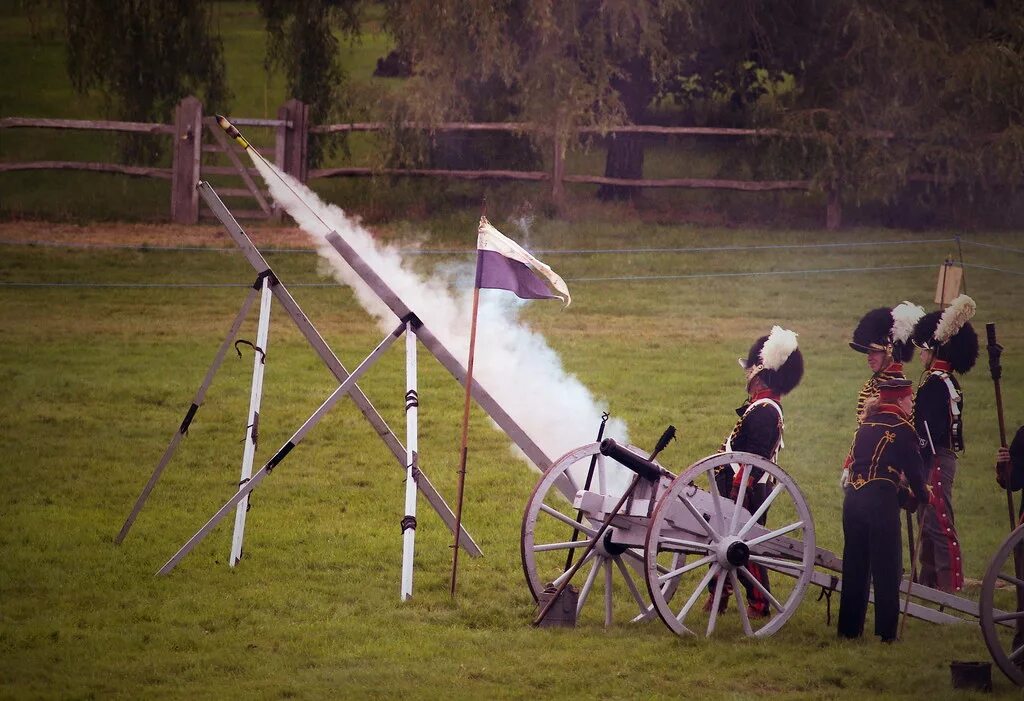 Ракета уильяма конгрива. Фугасные ракеты конгрива. Уильям конгрив ракета. Пороховые ракеты 19 века. Ракетное оружие русской армии 19 век.