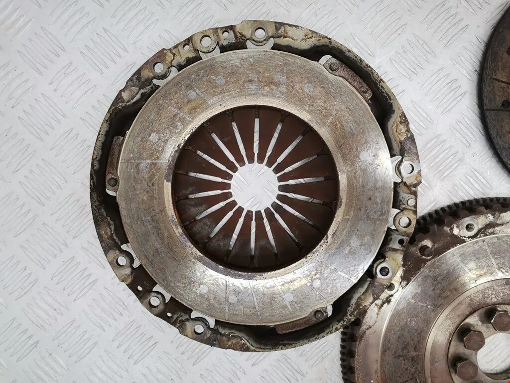 Демпферное сцепление t4. Sprinter om651 маховик сцепления. Демпфер сцепления. 2. Маховик мерседес спринтер 2.