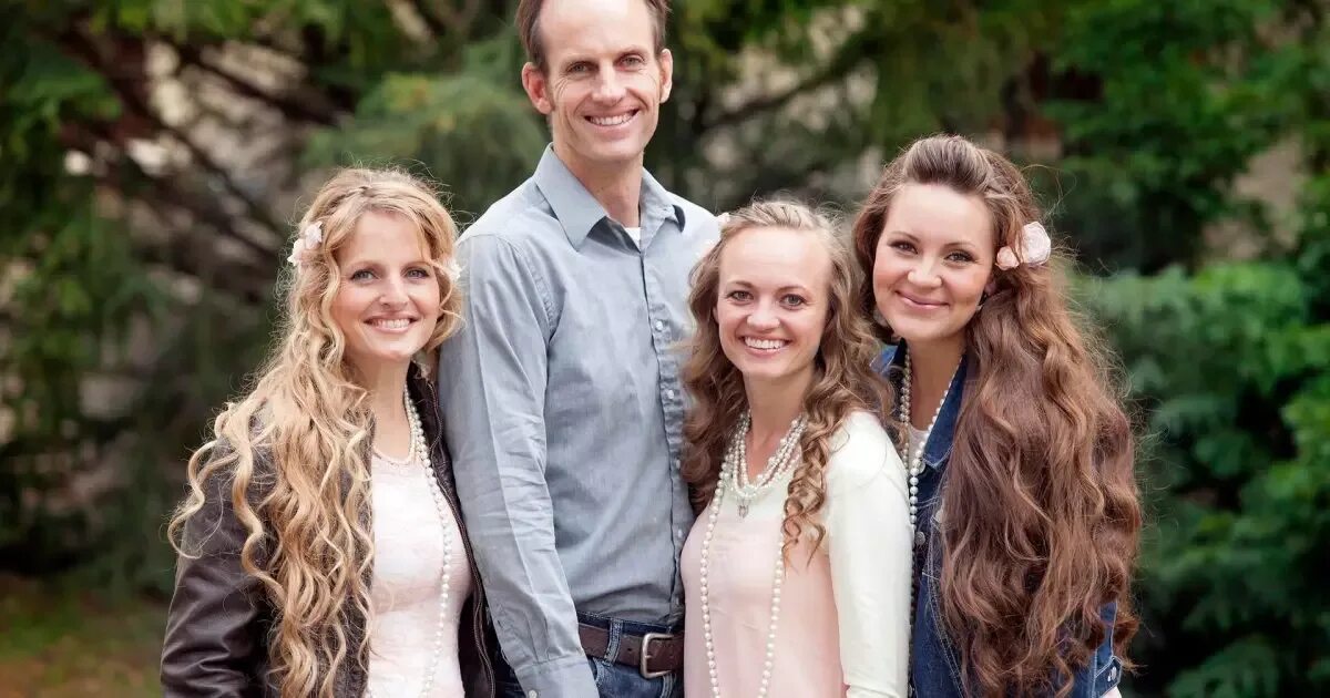 Три жены в один день. Полигамная семья. Полигамия семья. Семья многоженца. Семья мормонов.