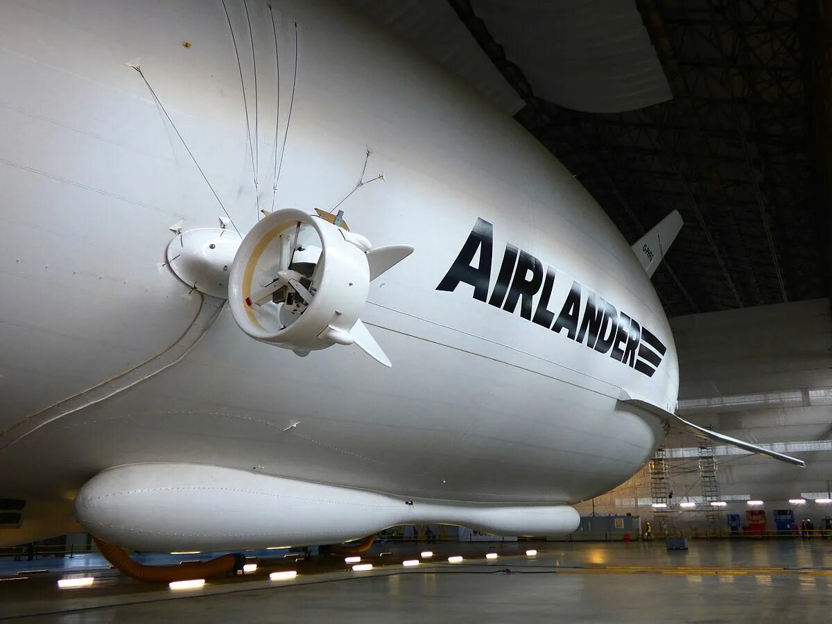 Дирижабль Airlander 10. Airlander 10 — гибридный дирижабль. Дирижабли Hybrid Air vehicles. Дирижабль Airlander 10 внутри.