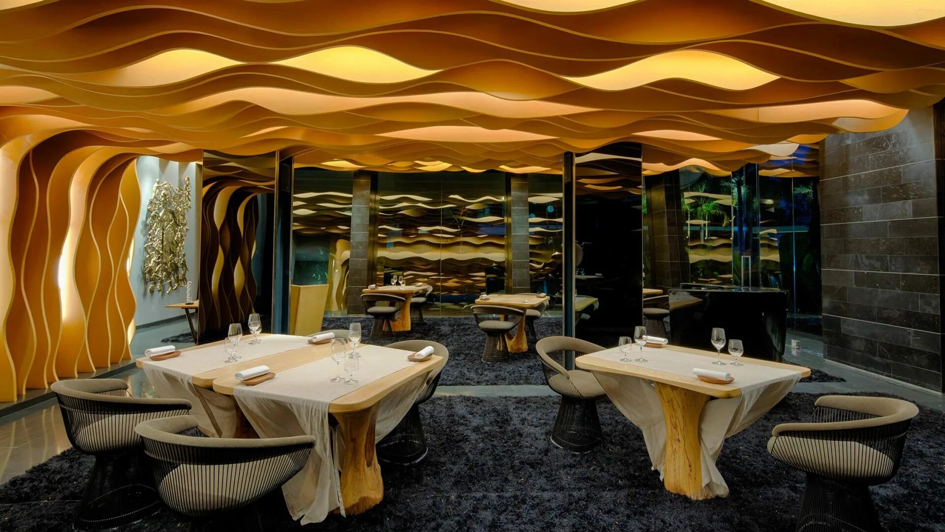 стиль бионетика в интерьере кафе. открытый мир ресторан. открытая кухня бар. люреме ресторан малая бронная. необычный интерьер.