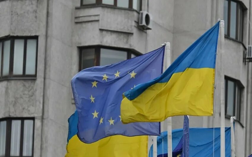 Россия выделила украине. Украинский флаг. Украина Евросоюз. Украина и Европейский Союз. Россия в Евросоюзе.