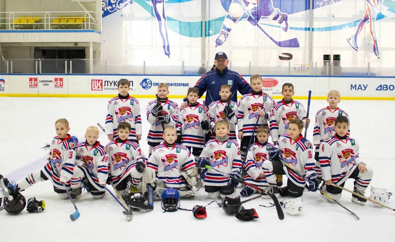 Сибирь лангепас. Хоккейный интернат в югре. Команда «сибирь» г. Хоккейная команда сибирь лангепас. Хоккей город.