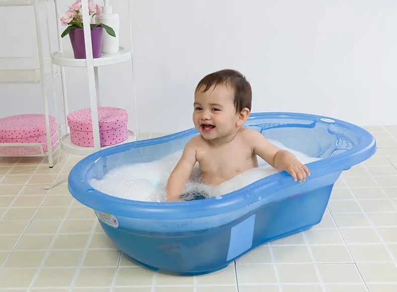 Ванна для новорожденных цена. Ванночка для купания. Ванночка для купания новорожденных. Купание в ванне. Детская ванна для купания.