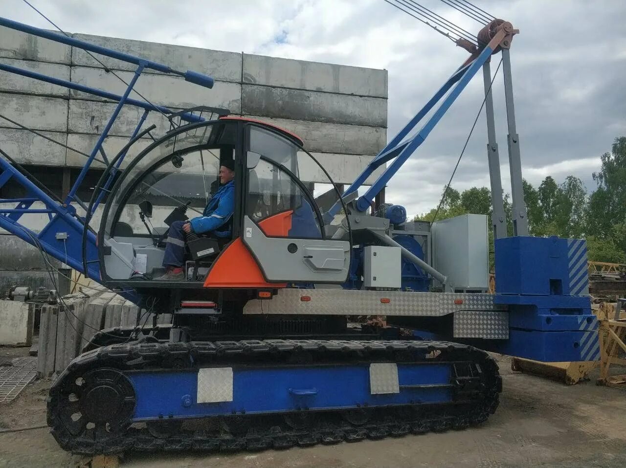 Кран на гусеницах. Кран рдк 300 м. гусеничный кран rdk-55. гусеничный кран rdk 50 т. рдк 55 гусеничный кран.