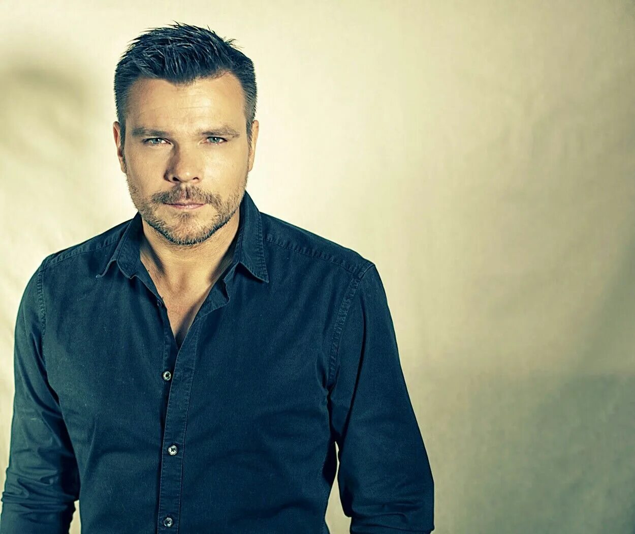 Atb обложка группы. Группа atb. Atb the dj in the mix. Андре таннебергер 1999. Слушать атв лучшее.