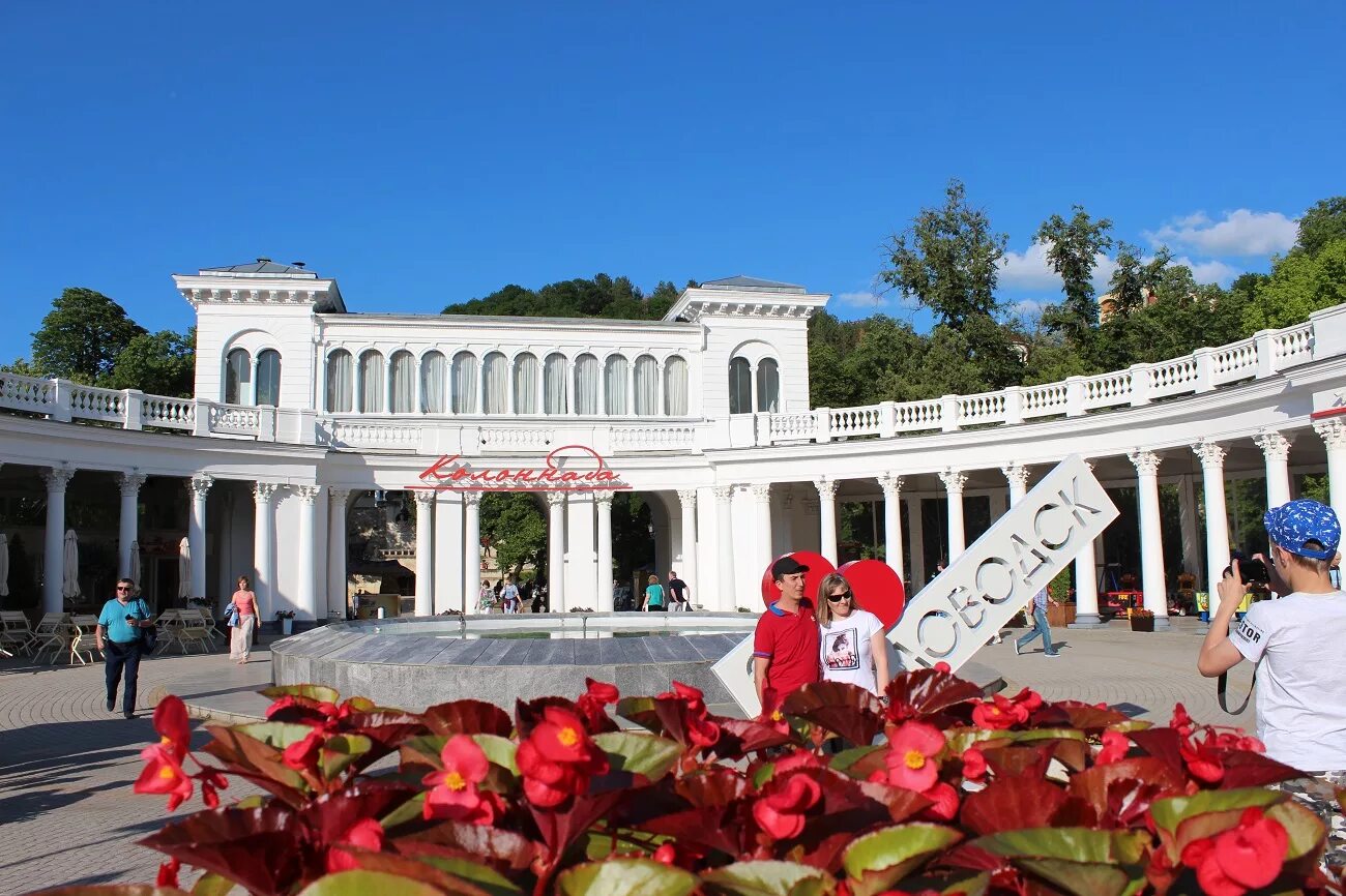 Курортный город кисловодск. Туры в кисловодск из санкт петербурга. Кисловодск парк долина роз. Аллея роз кисловодск парк. Кисловодск парк долина роз.