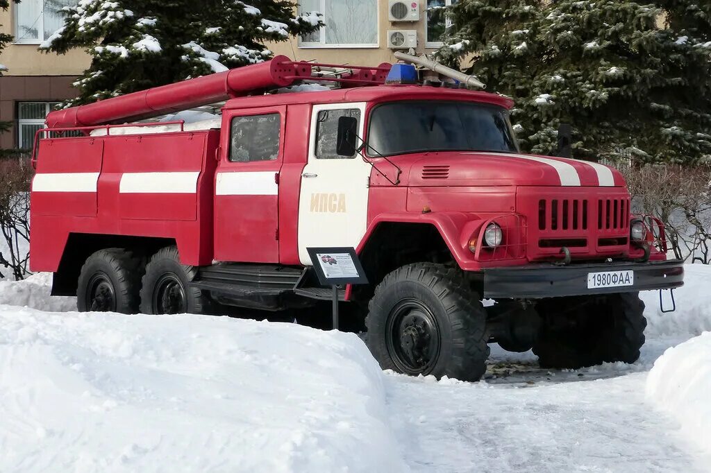 Пожарная машина зил 131. Зил 131 пожарный ац 40. Пожарные машины 131. Зил 131 ац 40. Пожарные машины 131.