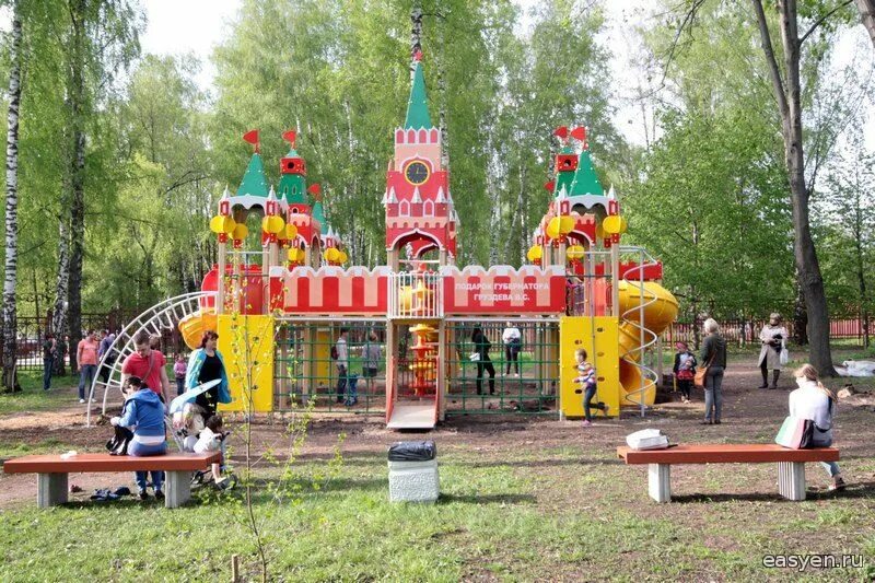 Парк победы детская площадка нижний новгород. Детский парк город елец. Парк аттракционов жемчужина екатеринбург. Парки для детей. Тематический детский парк.