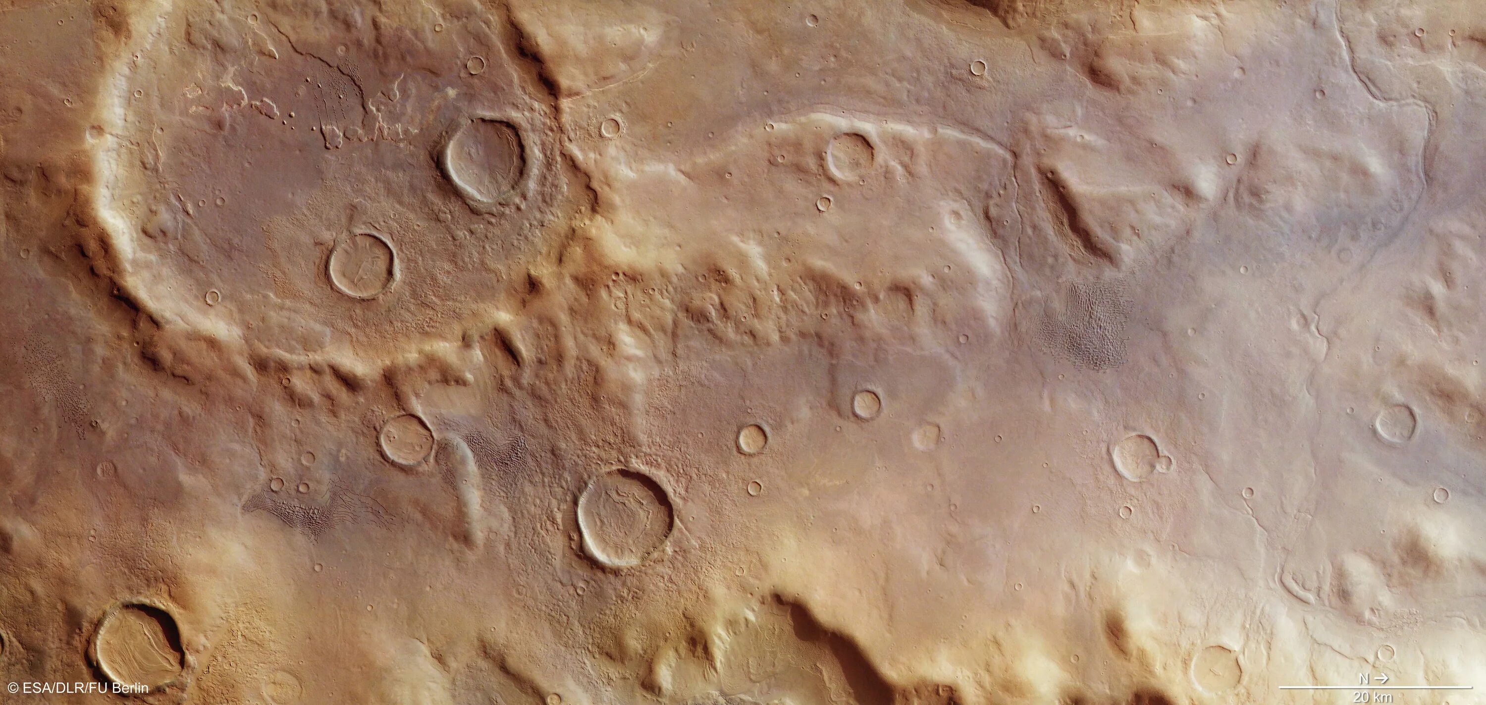 Поверхность Марса кратеры. Марс, Планета кратеры. Марс поверхность планеты.