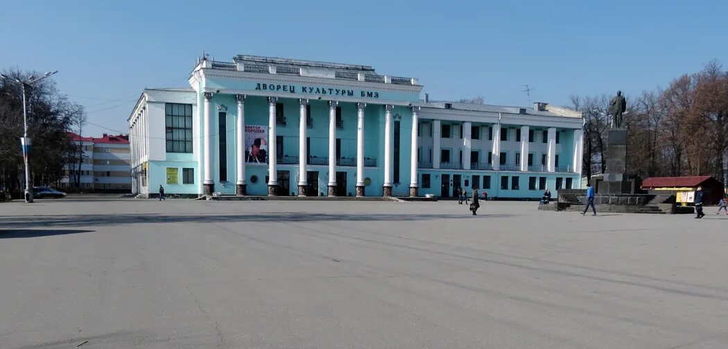 Площадь ДК БМЗ Брянск. БМЗ Бежица Брянск. Бежицкий район ДК БМЗ. ДК В Брянске БМЗ В Бежицком районе. Бежица куйбышева