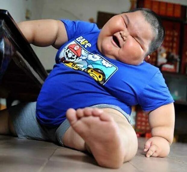 Самый толстый мальчик арья пермана. Арья пермана самый толстый человек в мире. Самый толстый мальчик в мире арья. Самый толстый мальчик в мире джамбулат хатохов. Самому толстому мальчику в.