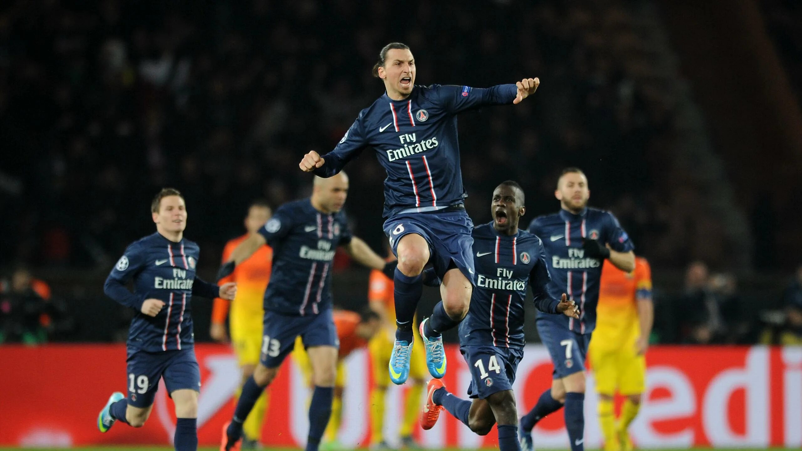 Paris saint germain fc barcelona match. Златан Ибрагимович ПСЖ. Ибрагимович ПСЖ 2012-2013. Ибрагимович ПСЖ 2012. Ибрагимович Барселона.