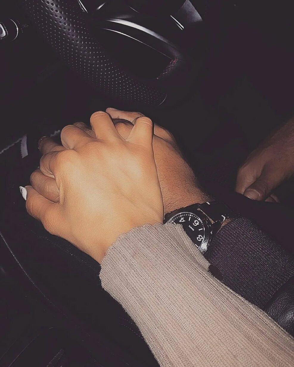 Пара в машине. Влюбленные в машине. Пара в машине. Парин сдквушкои вмашини. Парень с девушкой в мвшиее.