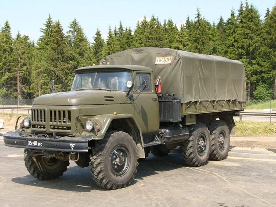 Военный грузовой автомобиль. Военный грузовик ЗИЛ 131. ЗИЛ 131 армейский. ЗИЛ 131 бортовой. ЗИЛ 131 армейский бортовой.