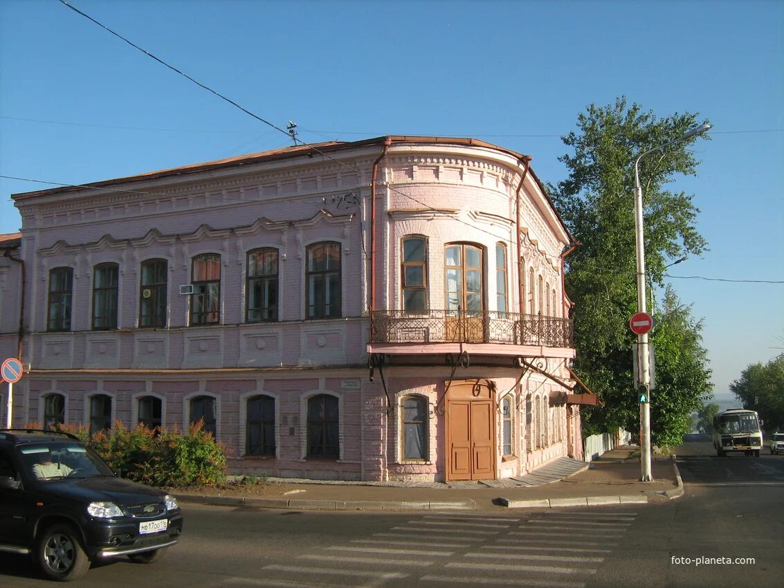 Усадьба шмидта саратов. Ул. Дом учителя москва пушечная улица. Метро кузнецкий мост ул пушечная д4 москонцерт. Бывший дом учителя.