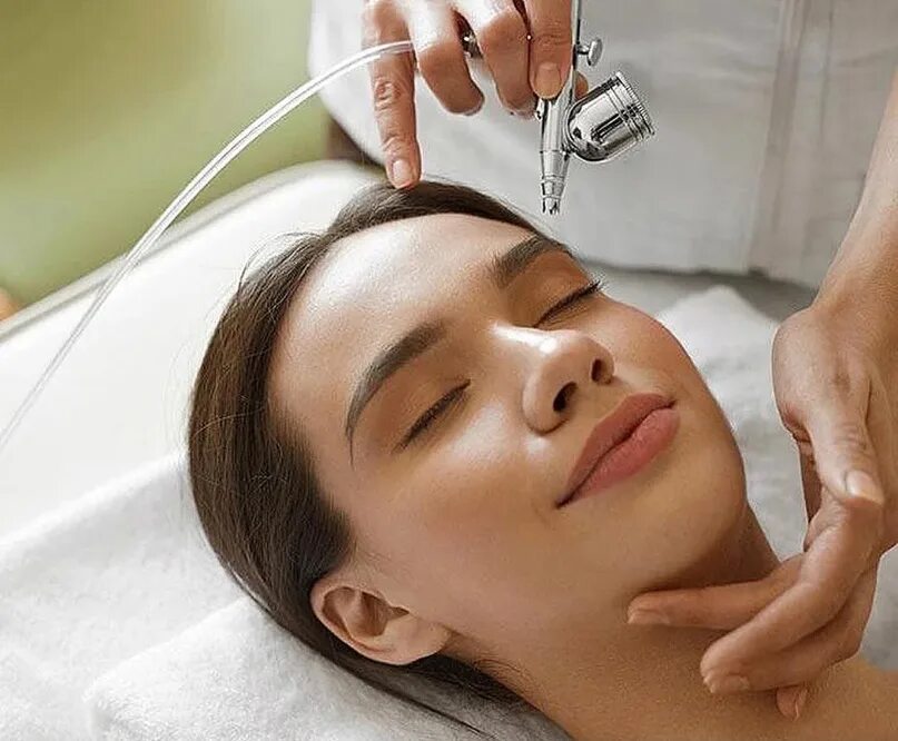 Медовый массаж тела. Край процедура. Кавитация воздействие на жировые клетки. Край процедура. Криолиполиз жировой ткани.