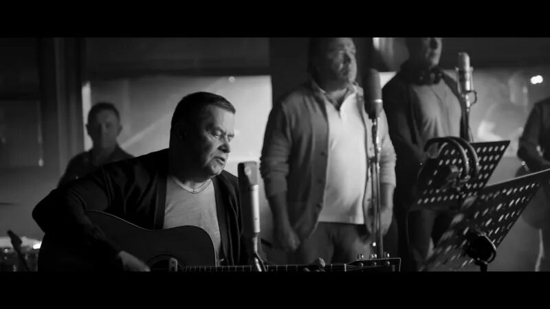 Табы для гитары группа любэ. Любэ зори. Любе а зори здесь тихиеслушать. Песня любэ зори. А зори здесь тихие балалайка ноты.