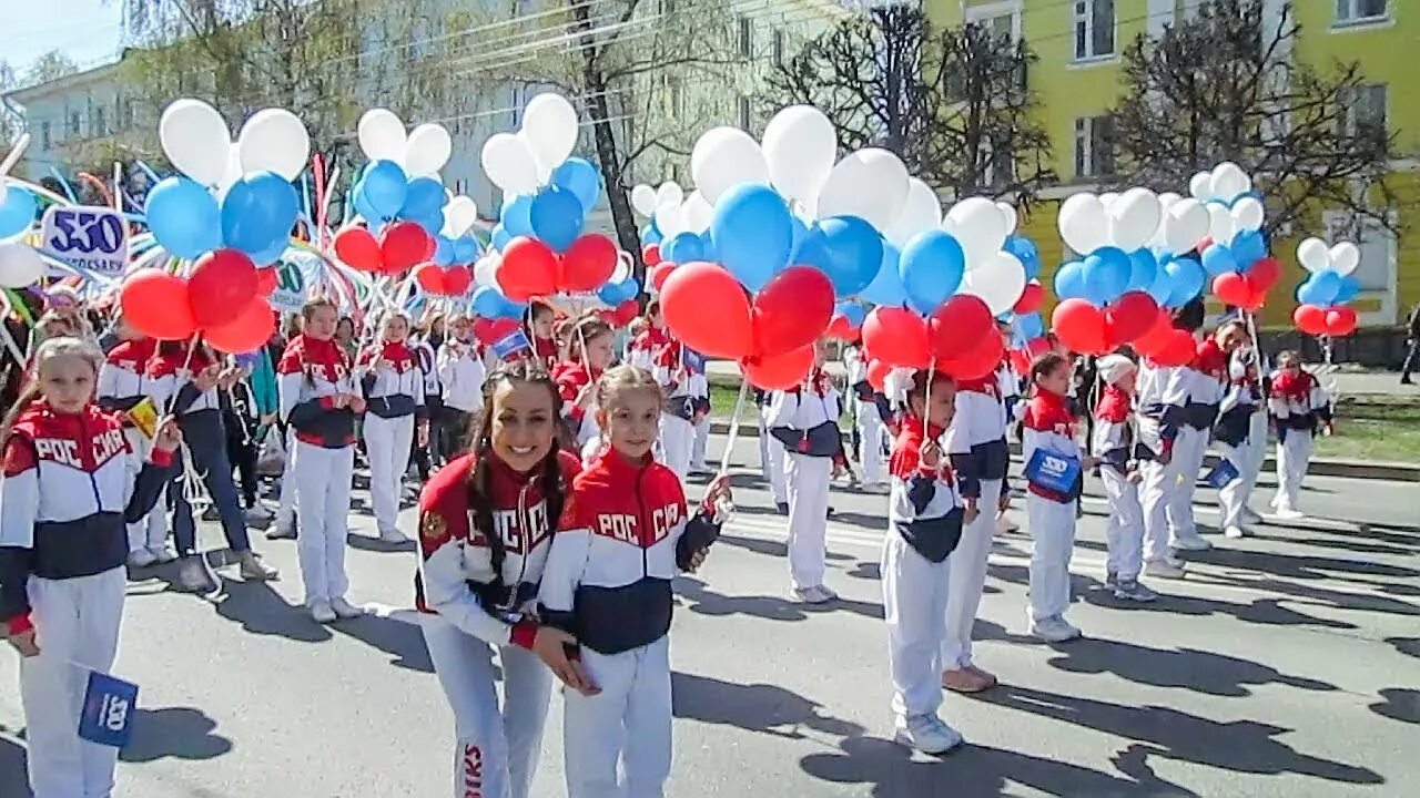 Парад 1 мая Чебоксары. Шествие 1 мая Чебоксары. Украшение колонны на 1 мая. Праздничный парад на 1 мая. Сосновское 1 мая