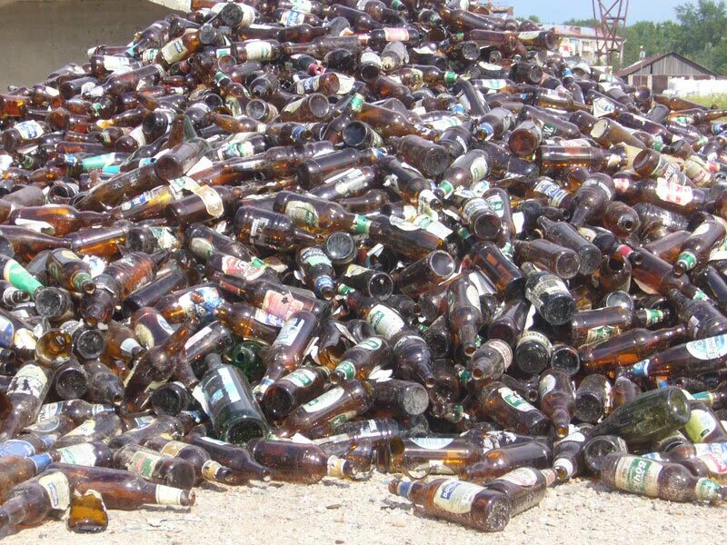утилизация стекла. битое бутылочное стекло. где принимают стекло. где принимают стекло. где принимают стекло.