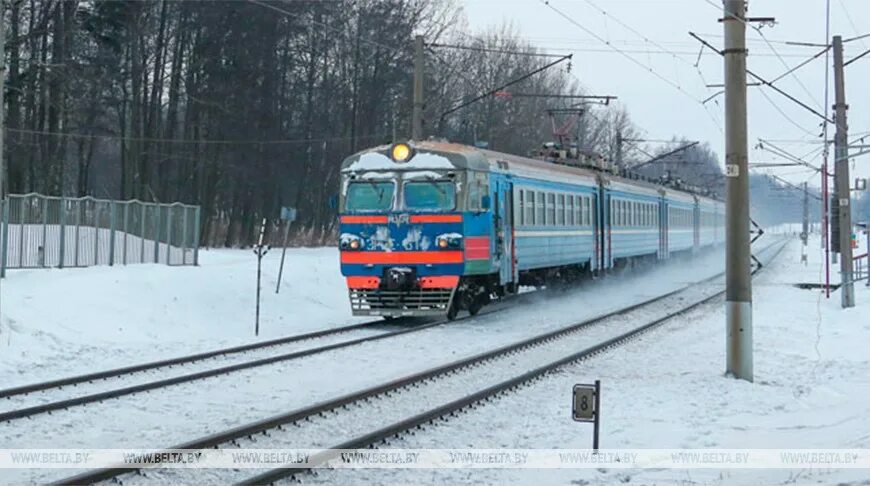 Поезд москва минск. Поезда между россией и белоруссией. Поезд бч москва минск. Поезд 9 москва донецк. Фото поезда с российским и белорусским флагом.