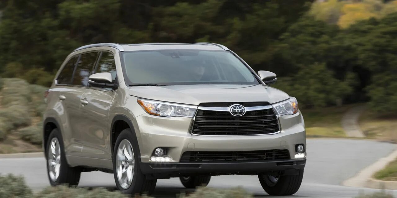 Toyota highlander 2017. Toyota highlander 2023. Тойота хайлендер в москве новые. Toyota хайлендер 2016. Toyota highlander 2015.
