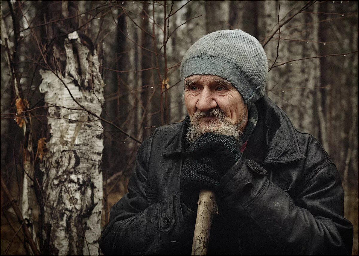 Дед Лесник. Старик в лесу. Старик в ОЕСК. Дедушка в лесу. Остановившись старик