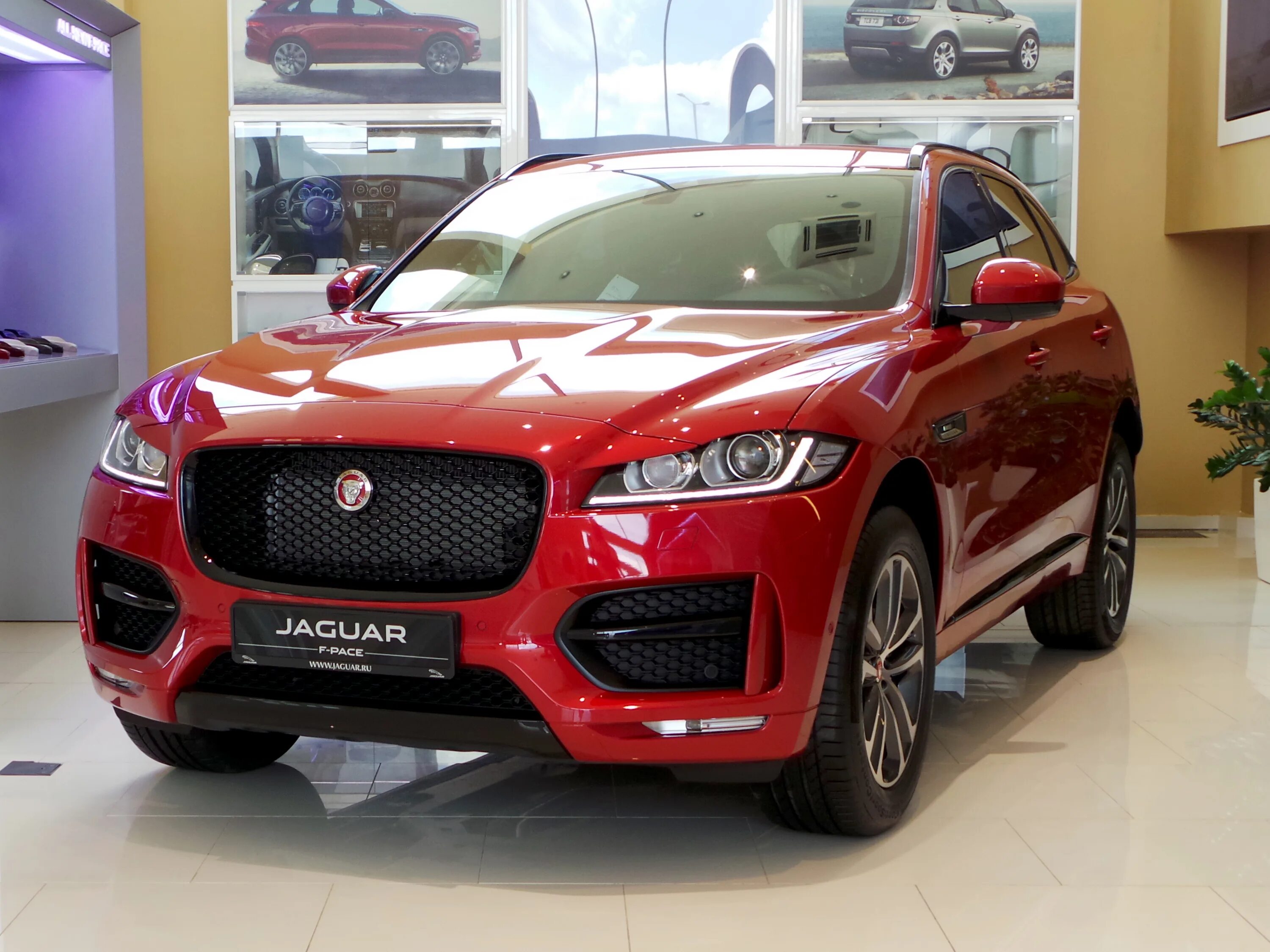 Jaguar f-pace 2015. Jaguar f-pace с боку. линейка yaguar. Jaguar f-pace габариты. ягуар ф пейс 2020 drive.