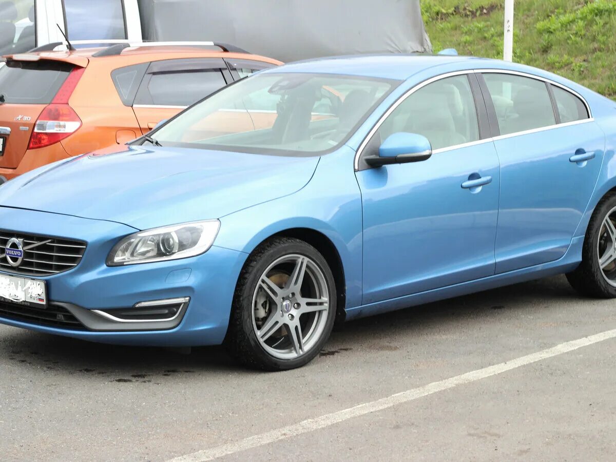 Volvo s60 ii. Volvo s60 2 Рестайлинг. Volvo s60 2 поколение голубой. Volvo s60 Blue 2011 1.6 180 л.с.. Вольво 540 седан.