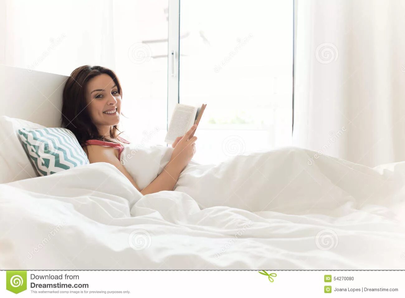 Одеяло вид сверху. Картинки мужчина и женщина-бессонница. Watch best in bed. Фактура одеяла. Watch best in bed.