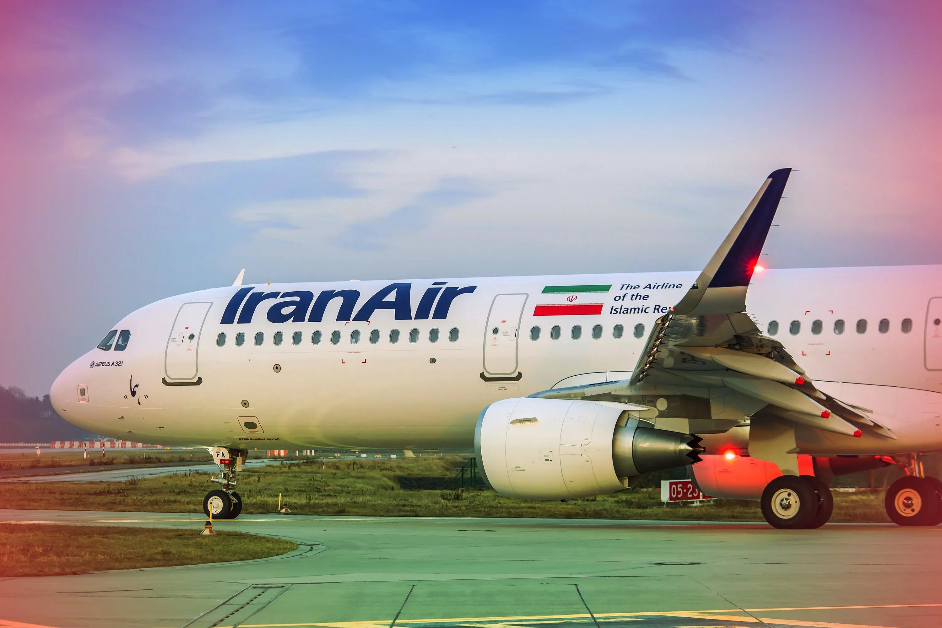 Самое эйр. Иран Эйр 321. Iran Air Tours авиакомпания. A321 Iran Air. Взлет Iran Air.