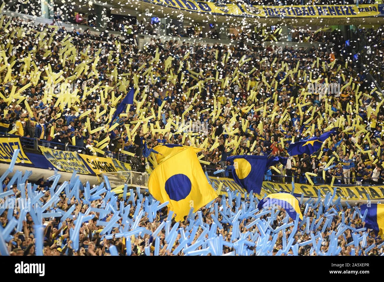 Бока хуниорс. Бока хуниорс форма. Boca juniors футбольный клуб. Бока хуниорс логотип. Бока хуниорс ривер плейт фанаты.