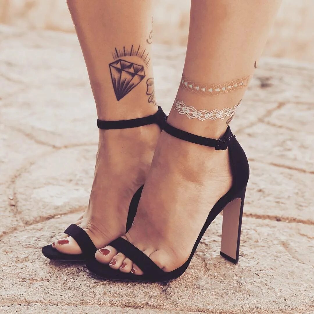татуировки для девушек на ноге. тату щиколотка девушка фото. тату на ноге для девушек. тату на щиколотке. татушки на щиколотке для девушек.