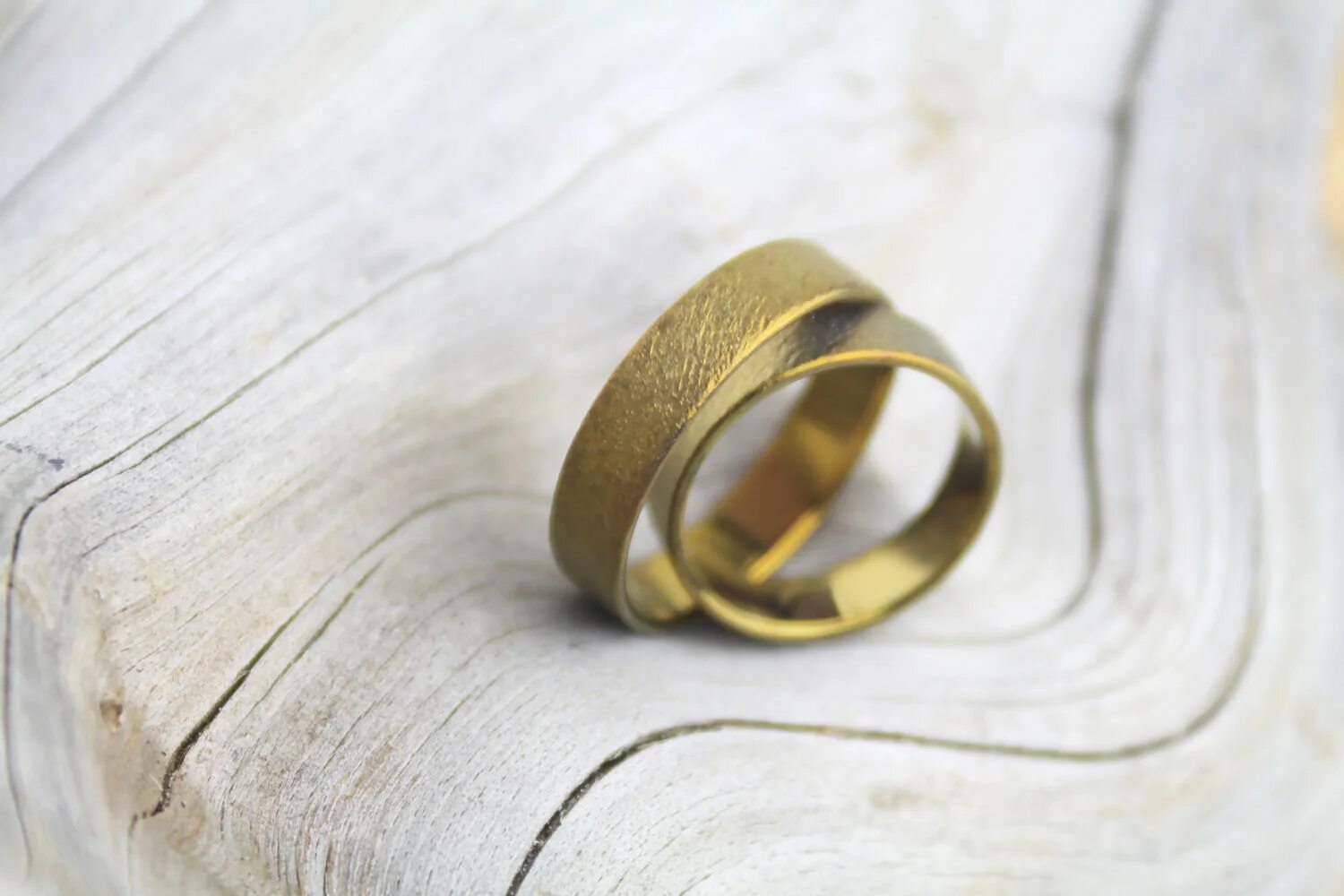 Бронзовое кольцо любовь. Кольцо из бронзы. Илюшино счастье глава 95 бронзовое кольцо.
