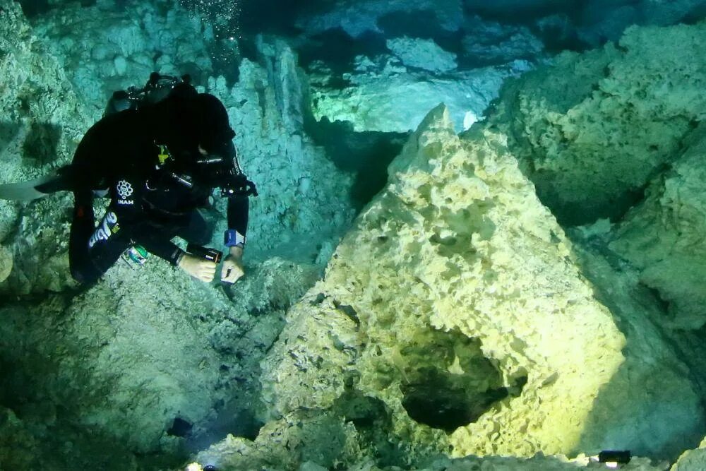 Подводные пещеры Юкатана. Мексика подводные пещеры Майя. Затопленные пещеры. Затопленные Каменоломни. Вертикальная пещера затоплена водой можно найти уровень