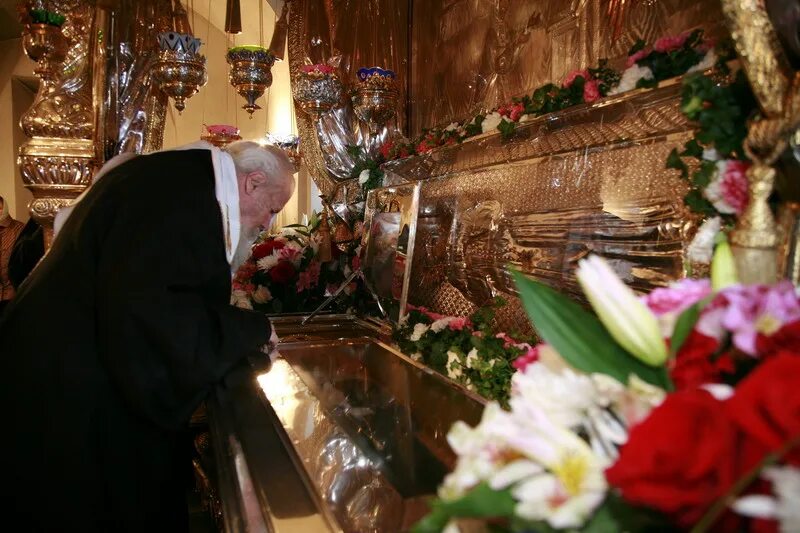 храм мощи матроны московской. монастырь святой матроны мощи. мощи матроны московской в покровском монастыре. храм святой матроны московской в москве. матрона московская монастырь мощи.