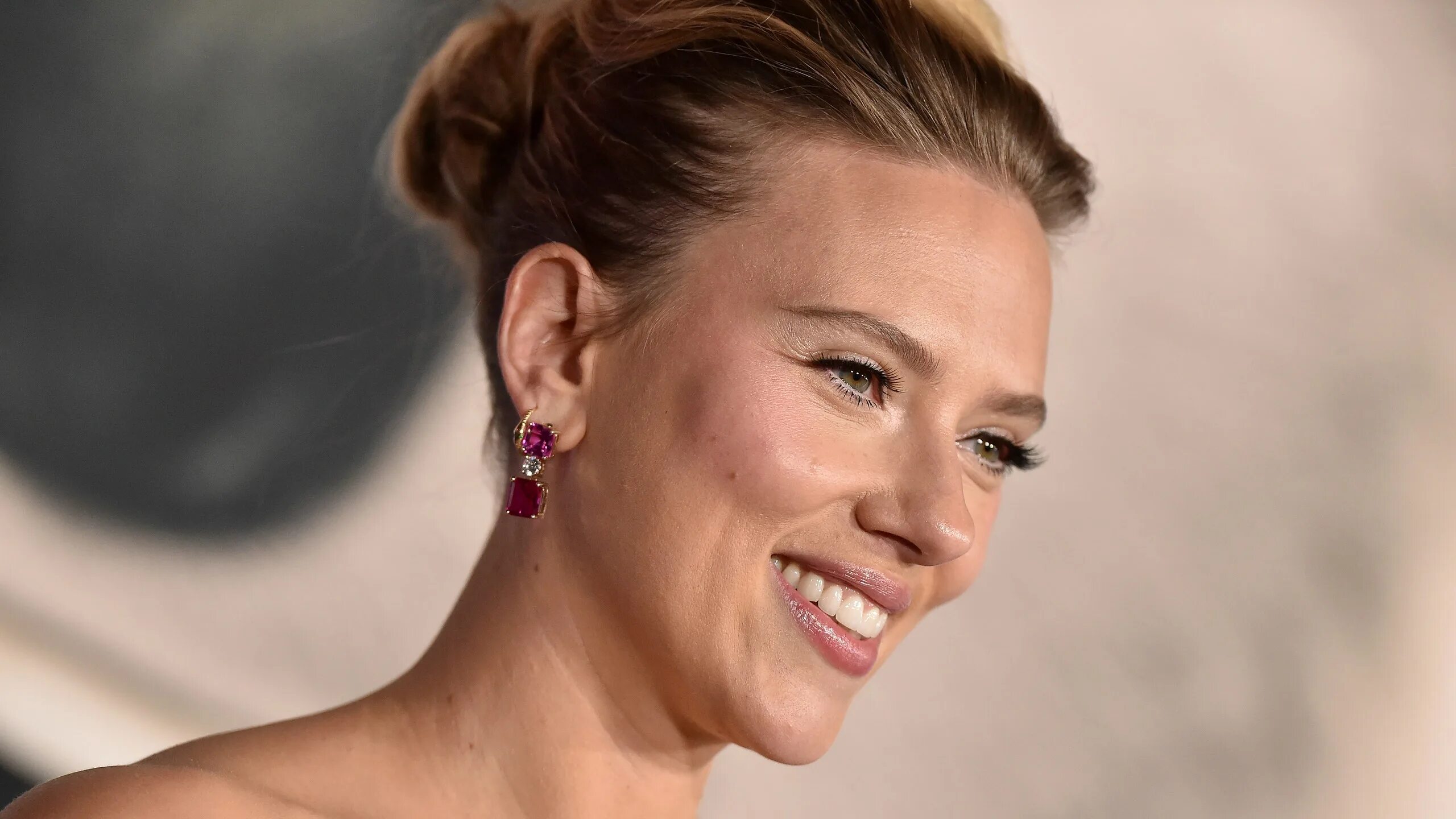 Почему скарлет. Scarlett johansson. скарлетт йоханссон в профиль. скарлетт йоханссон уши. скарлетт йоханссон последние фото.