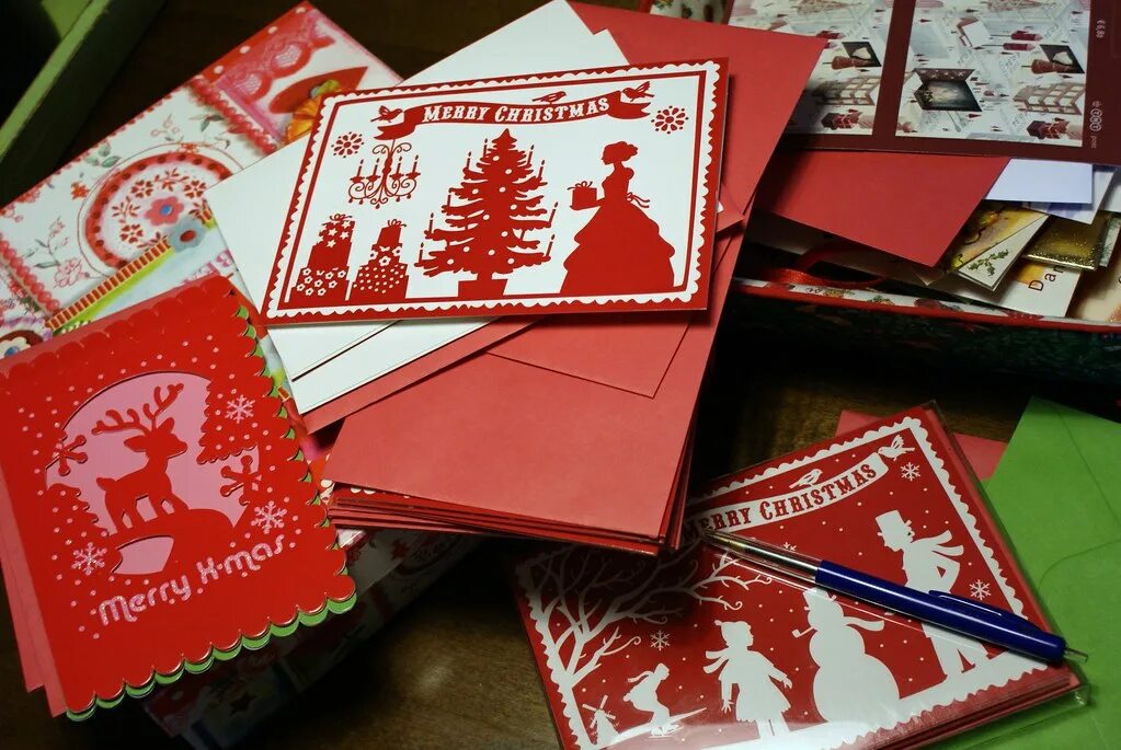 Sending greeting cards. Christmas карточки. christmas cards картинки. кристмас кардс. sending christmas card.