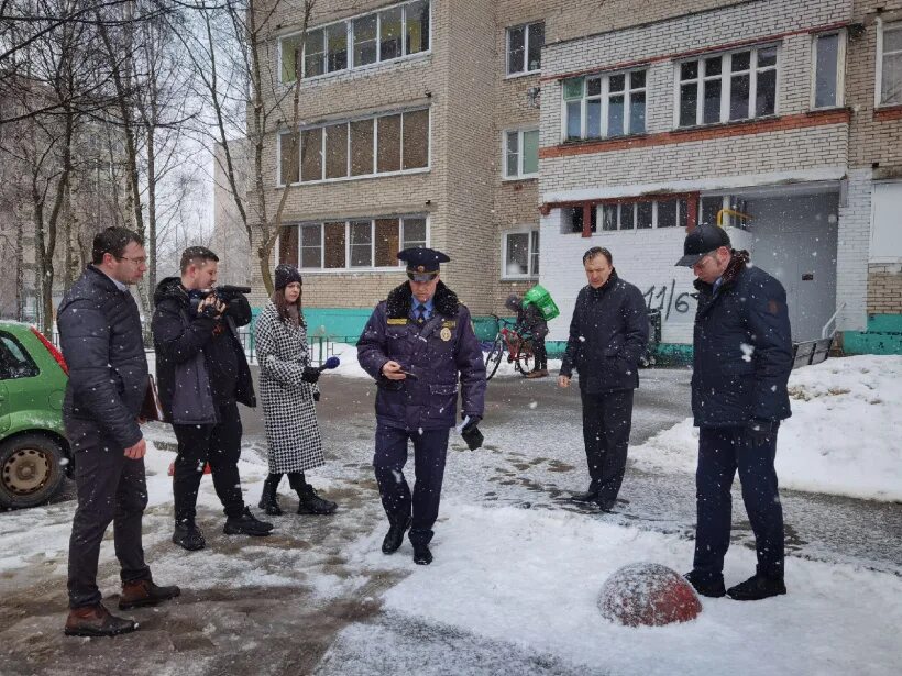 дубна эстафета березняка 20. что происходит сейчас в дубне. дубна уличное освещение. работники администрации города дубны. дворник боголюбова 44 амвар дубна.