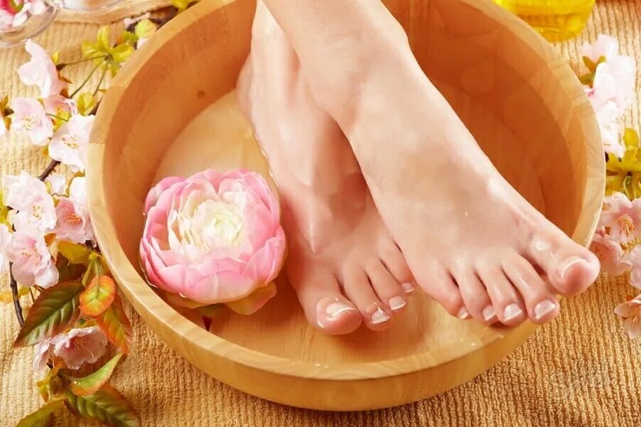 Лечение грибка ногтя врач. Натоптыши ванночки для ног. Красивые пяточки. Ванночка для ног от натоптышей. Ванночка для ног красивая.