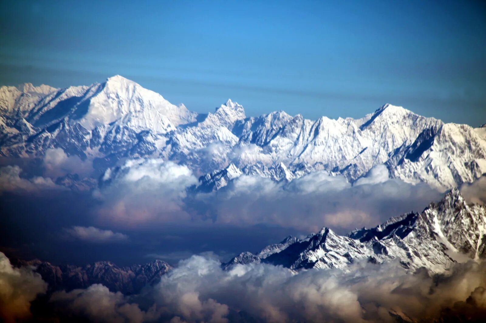 Гималаи Эверест Джомолунгма. Гора Эверест (Джомолунгма). Гималаи. Непал Гималаи Эверест. Вершины: гора Джомолунгма (Эверест),. Высота вершины гималаи