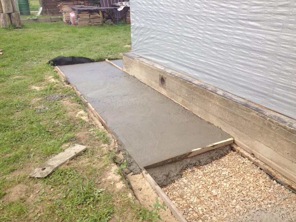 Отмостка бехатон. Бетонная отмостка. Отмостка подбетонка. Схема правильной отмостки. Отмостка попроще.