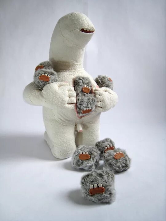Страшные мягкие игрушки. Современные мягкие игрушки странные. Самые странные детские игрушки. Смешные игрушки для детей. Странные детские игрушки.