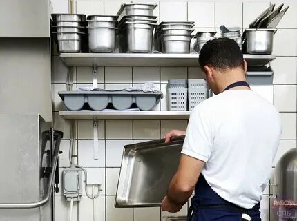 Работала кухонным работником